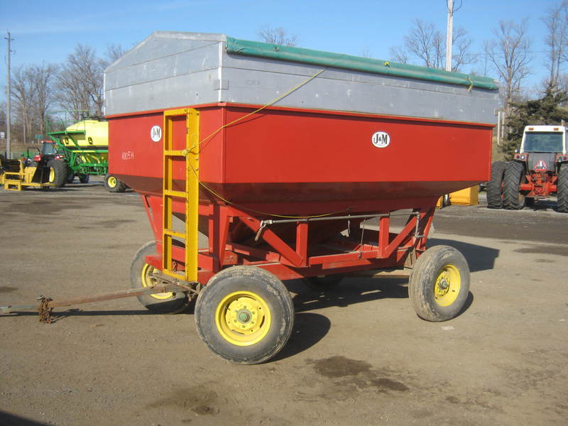 Combines & Harvesting Equipment  J&M 250 Gravity Wagon  Photo